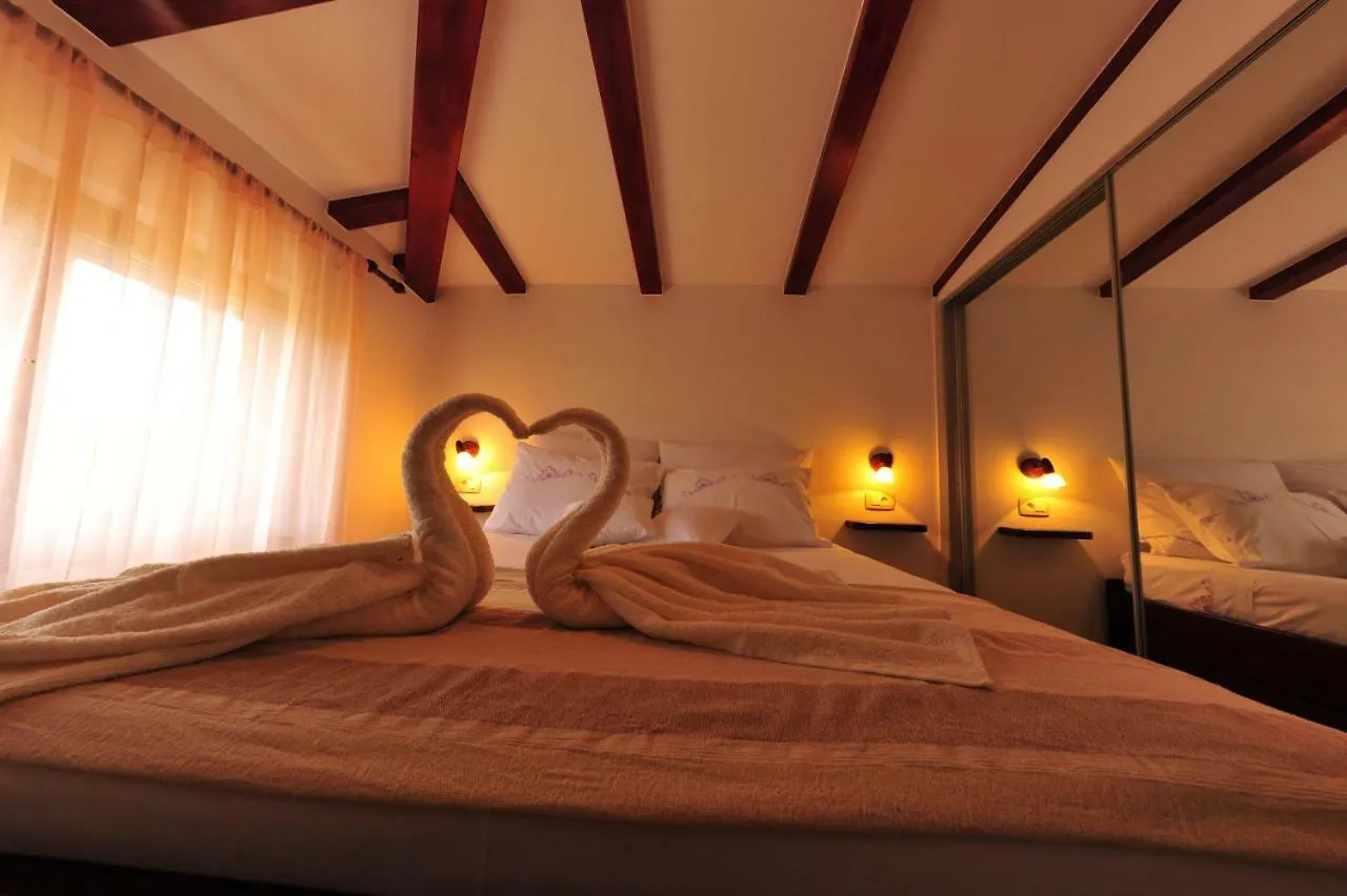 Luxury Apartment Alba With Pool